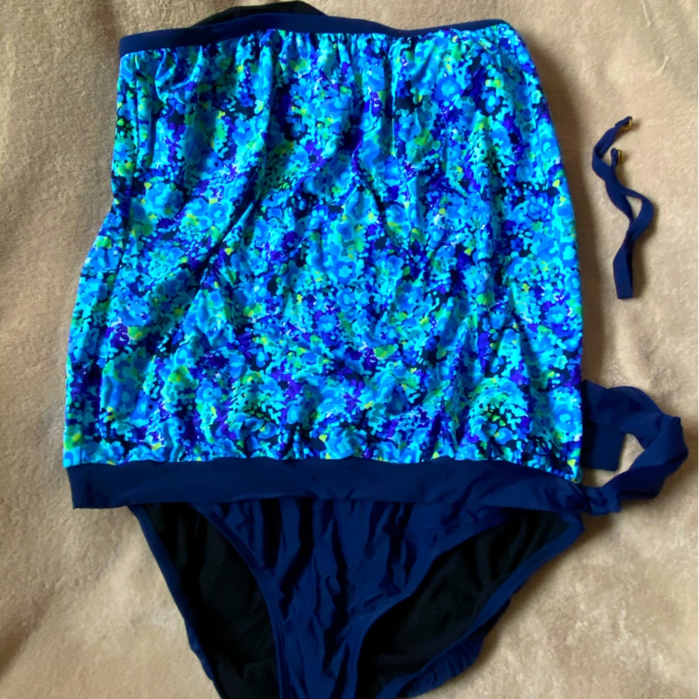 Dipping daisy’s tankini  👙 NWT